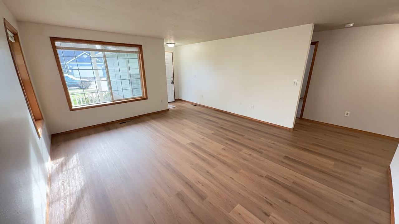 4449 Samantha Ct Ne - Photo 2 of 28