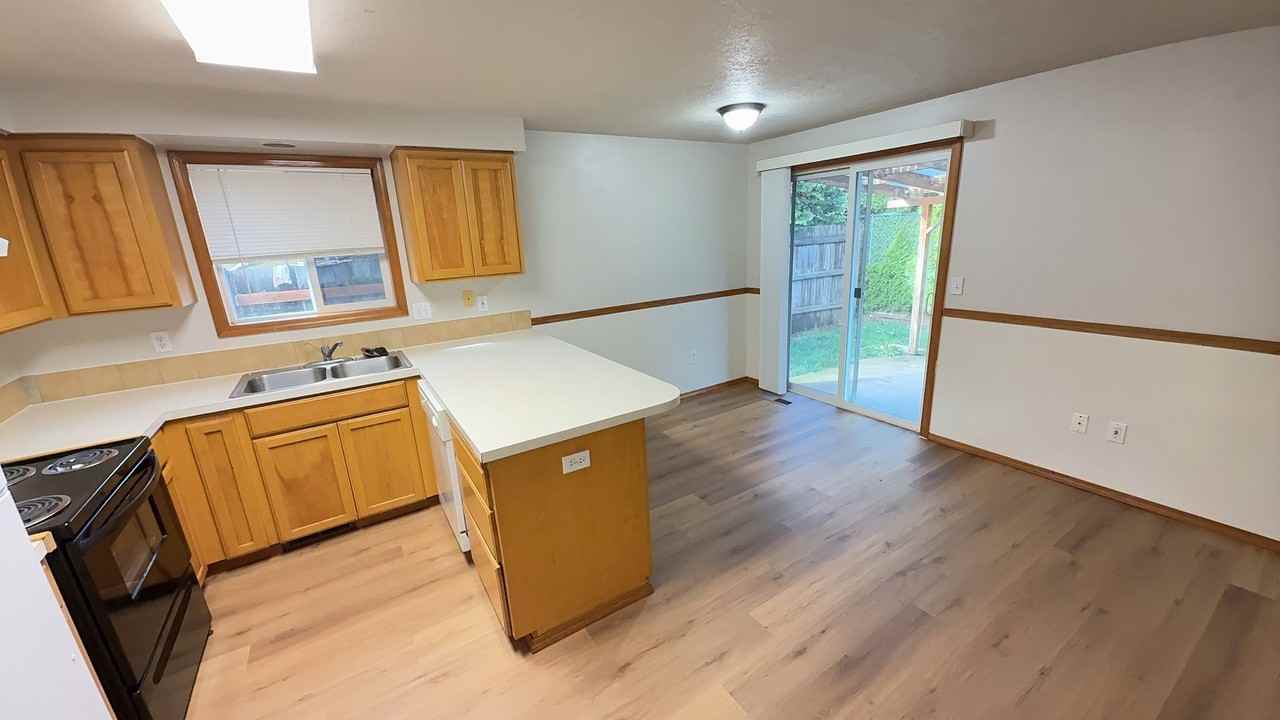 4449 Samantha Ct Ne - Photo 6 of 28