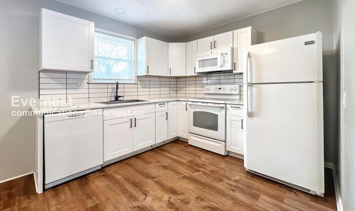 9515 East 18th Street - Photo 3 of 21