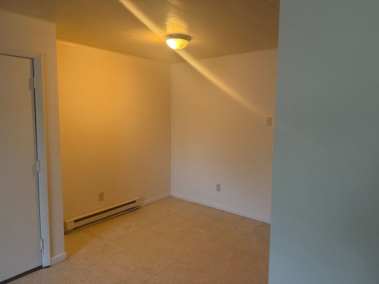 202 W Commercial St - Photo 4 of 17