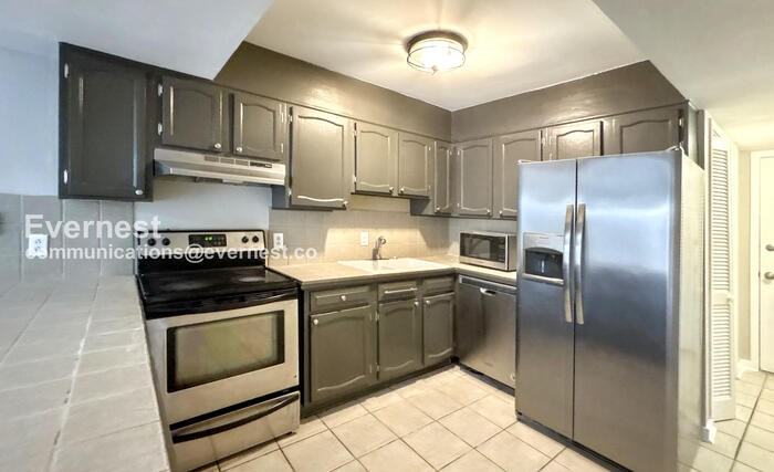 684 Idlewild Cir - Photo 2 of 17