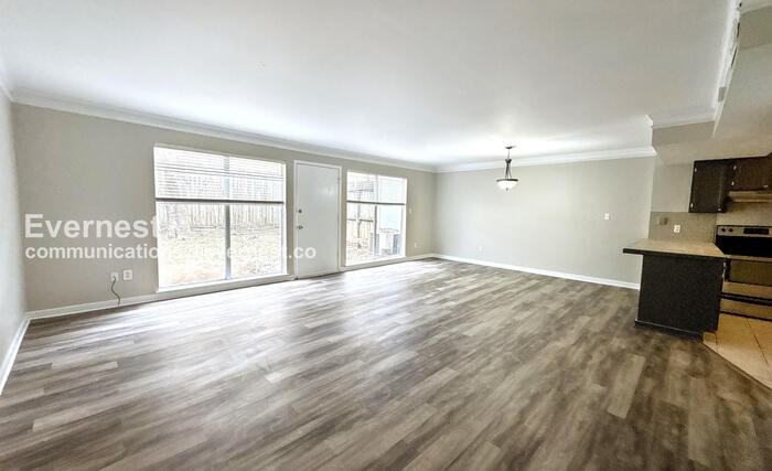 684 Idlewild Cir - Photo 4 of 17