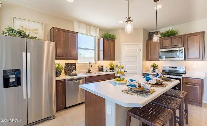 1594 East Kingman Place - Photo 5 of 9