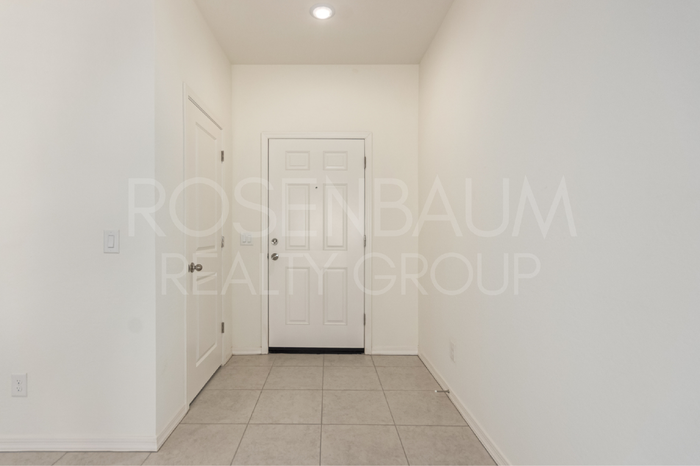 47662 W Mellen Ln - Photo 5 of 29