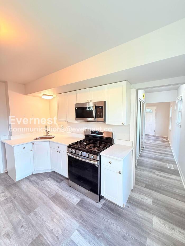 19148 Hilton Dr - Photo 3 of 27