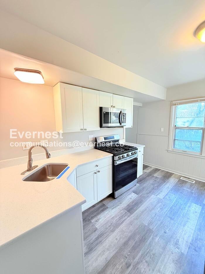 19148 Hilton Dr - Photo 4 of 27