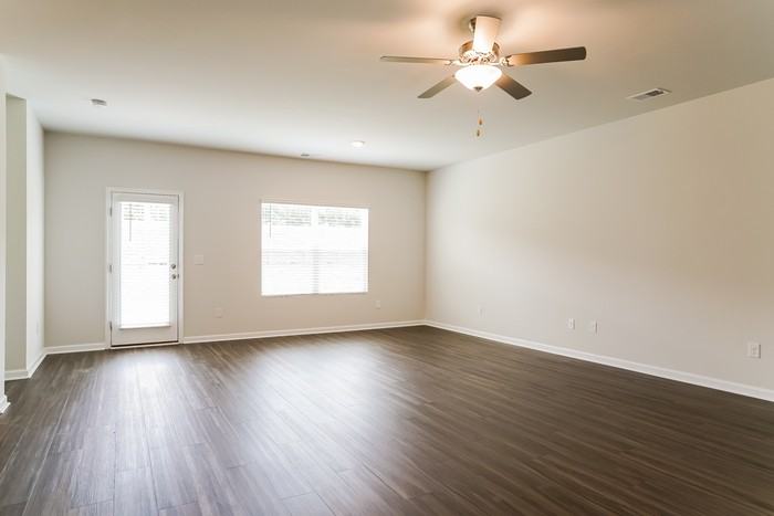 348 Augustine Dr - Photo 4 of 12