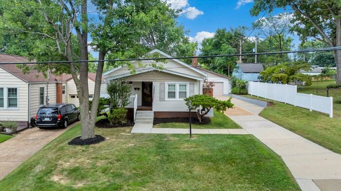 631 Clover Ln - Photo 2 of 42