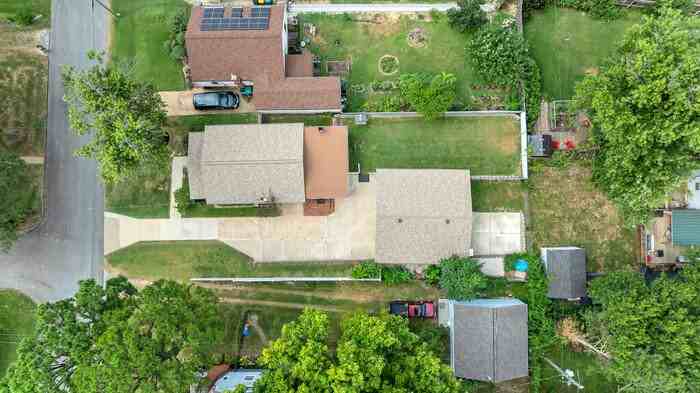 631 Clover Ln - Photo 3 of 42