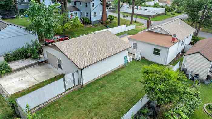 631 Clover Ln - Photo 4 of 42