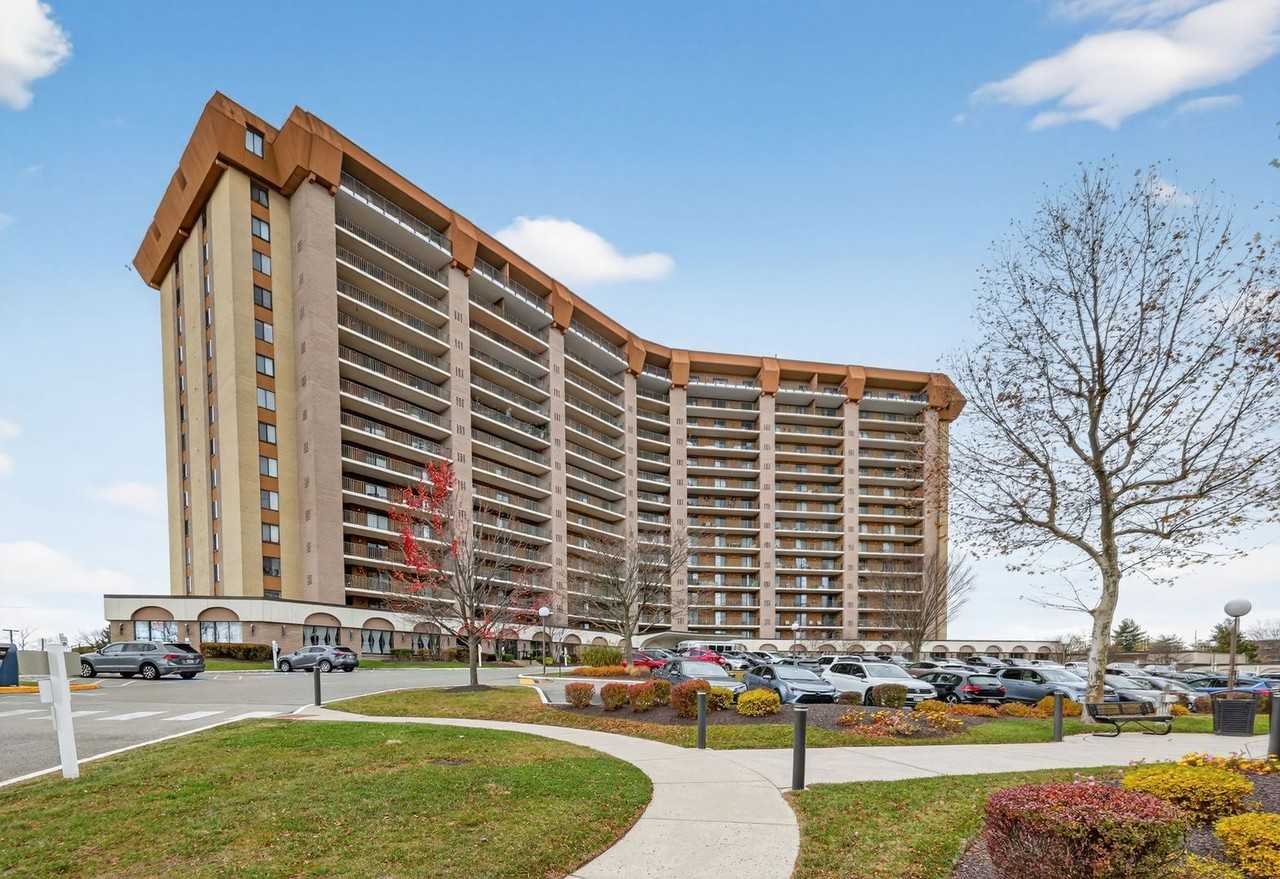 10503 Valley Forge Circle - Photo 2 of 30