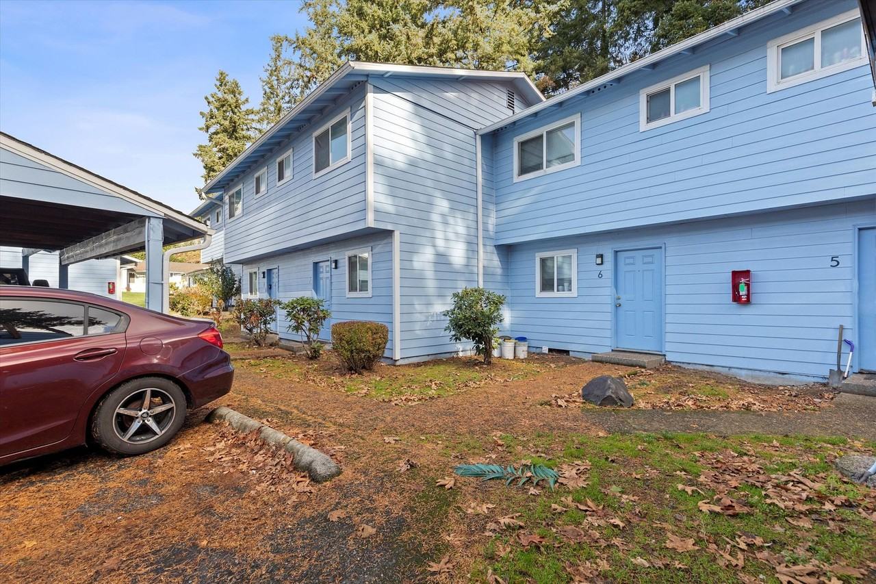 Powell Butte Townhomes - Photo 4 of 20