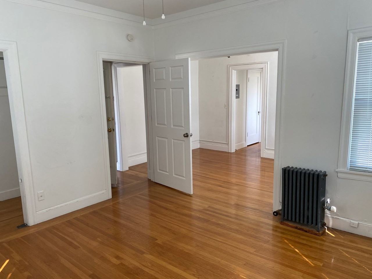 Adeline - 4369 - Photo 4 of 18