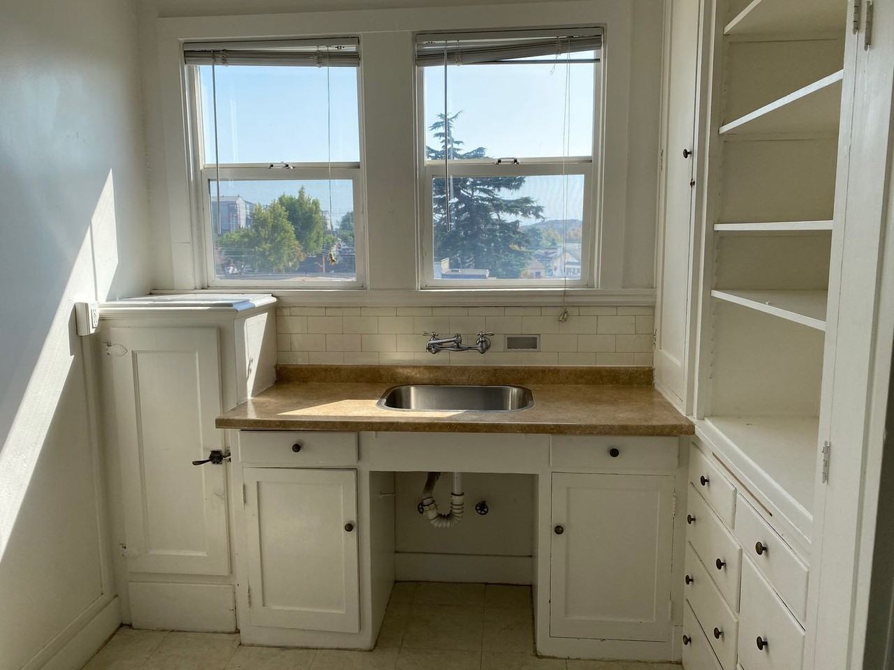 Adeline - 4369 - Photo 6 of 18