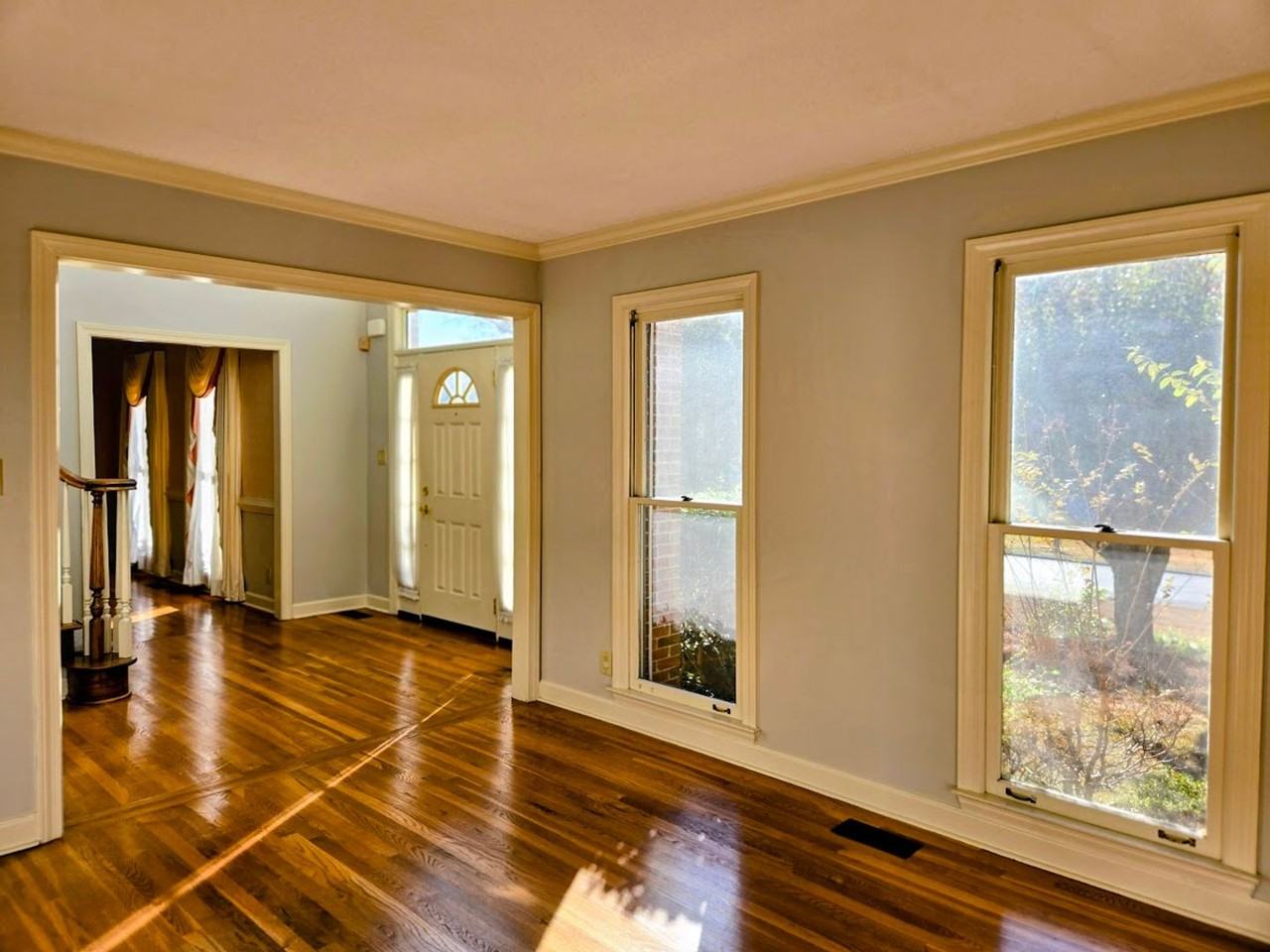 270 North Dr - Photo 4 of 38