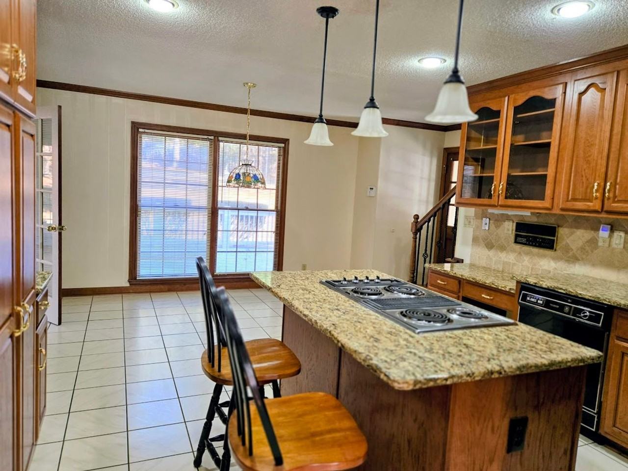 270 North Dr - Photo 6 of 38