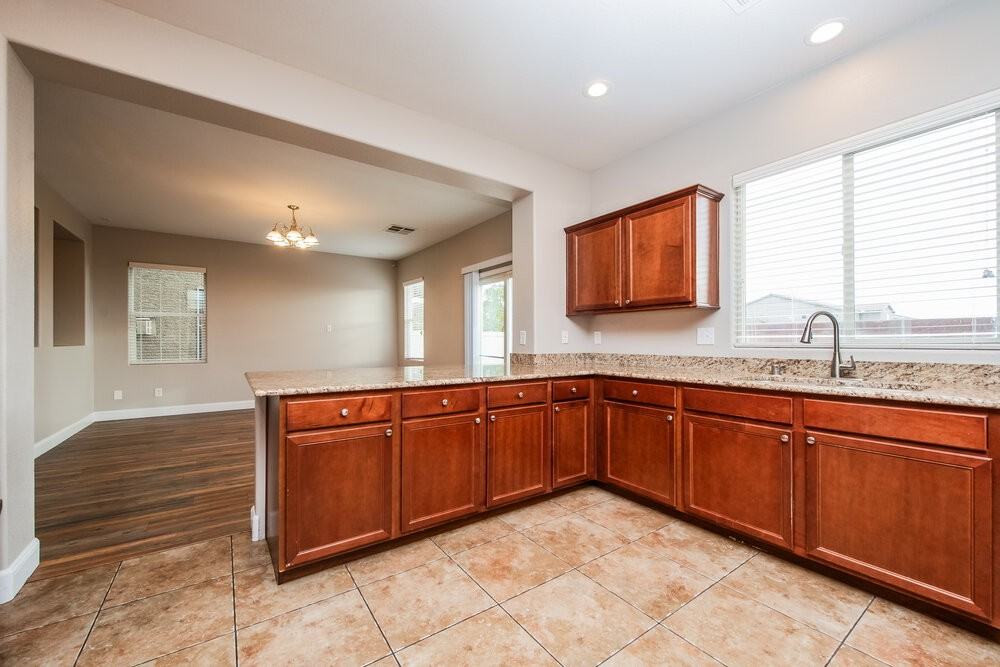 8032 Carr Valley St - Photo 7 of 17