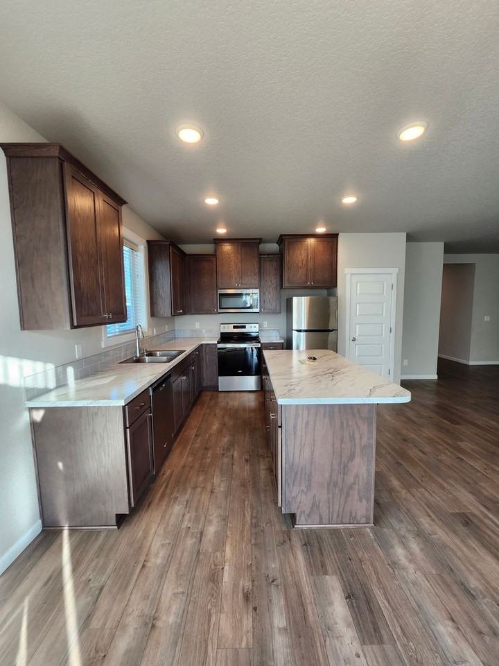 8317 Ballard Loop - Photo 7 of 20