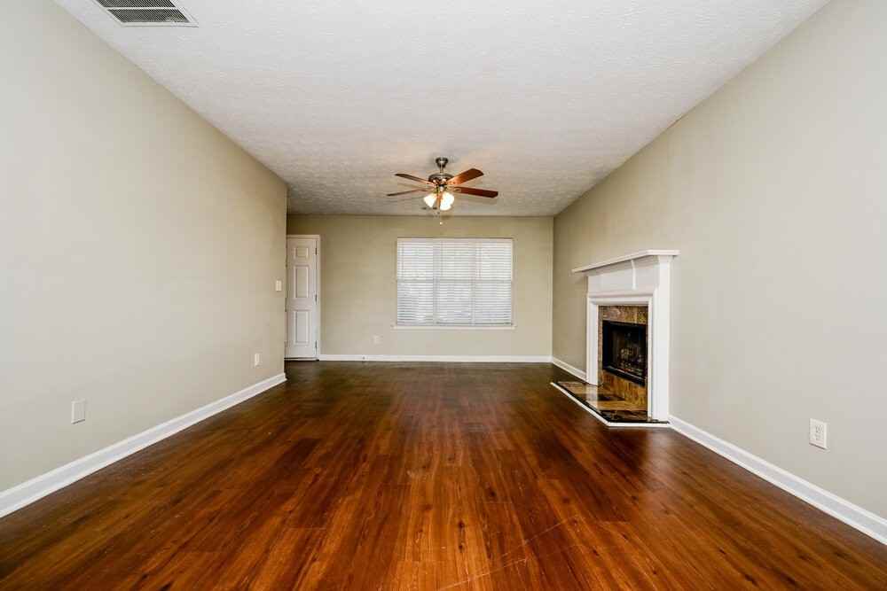 5055 Towne Park Dr - Photo 4 of 17