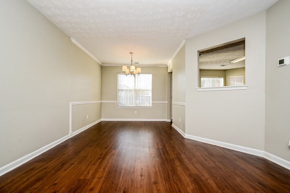 5055 Towne Park Dr - Photo 5 of 17