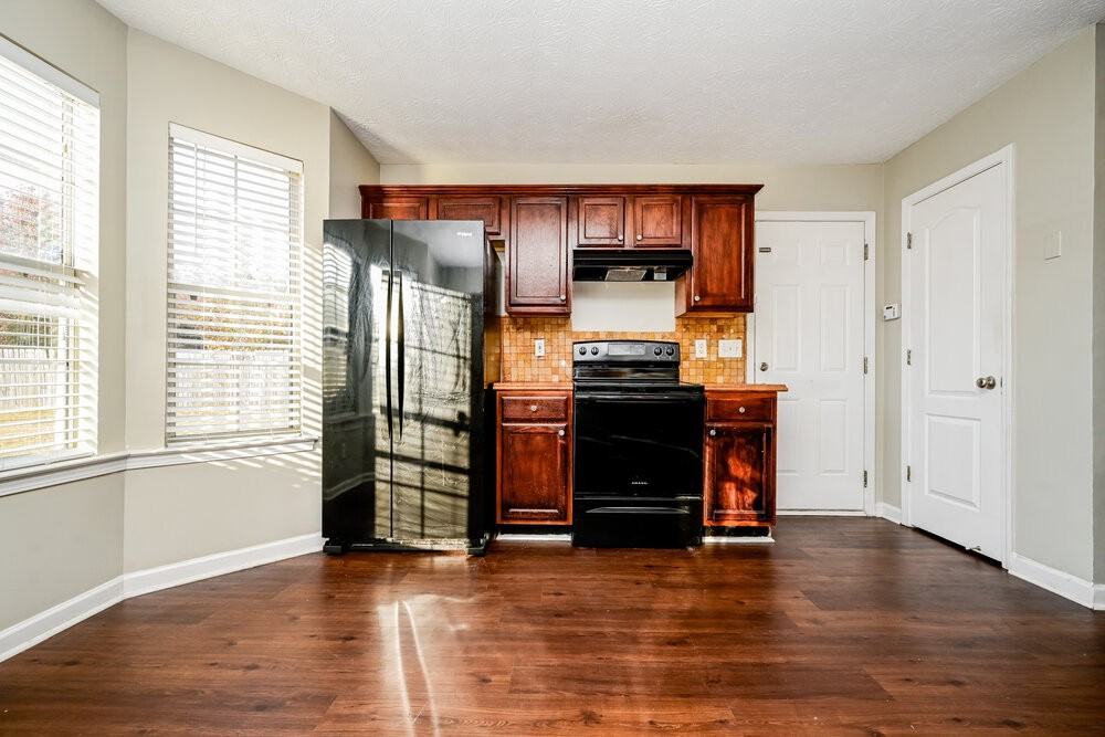 5055 Towne Park Dr - Photo 7 of 17
