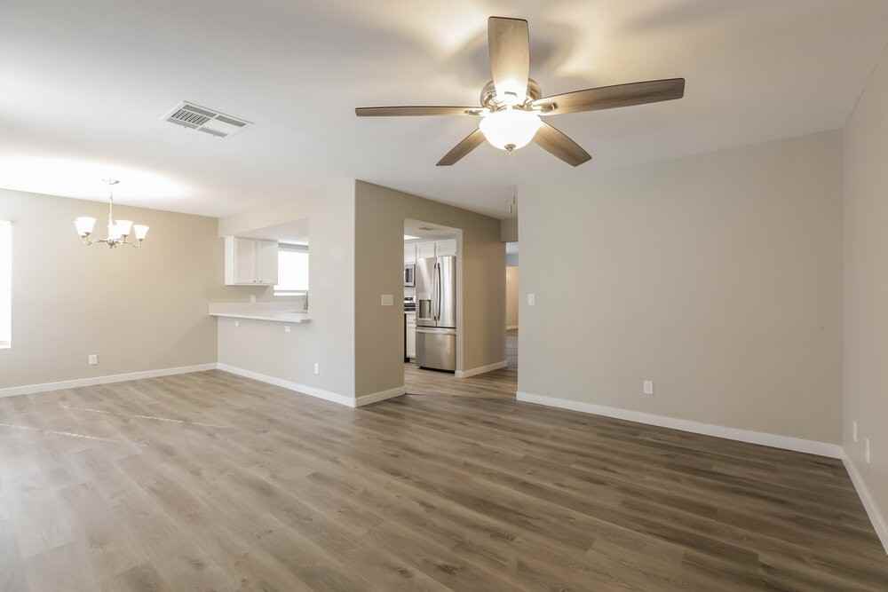 1112 Barton Green Dr - Photo 5 of 17