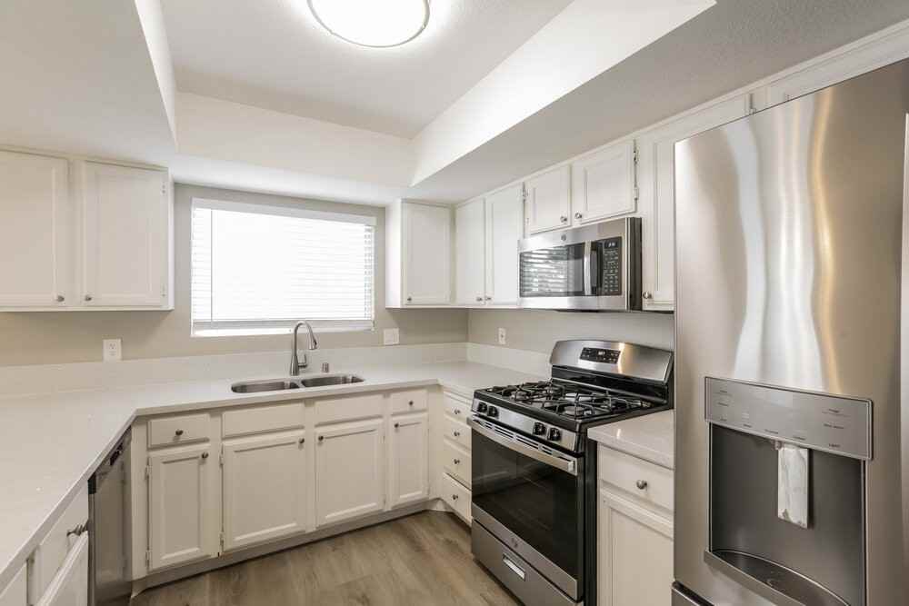 1112 Barton Green Dr - Photo 7 of 17