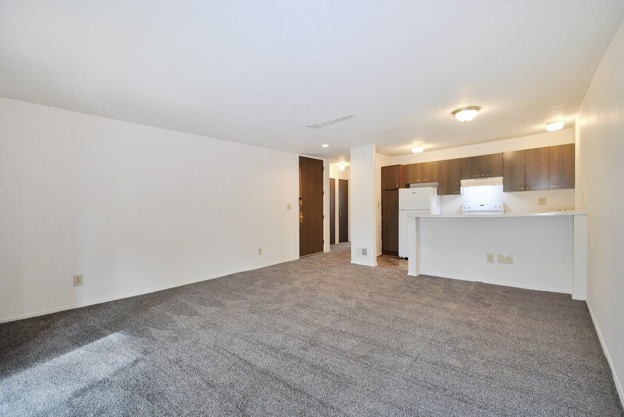 Carriage House Apartments - Photo 3 of 30