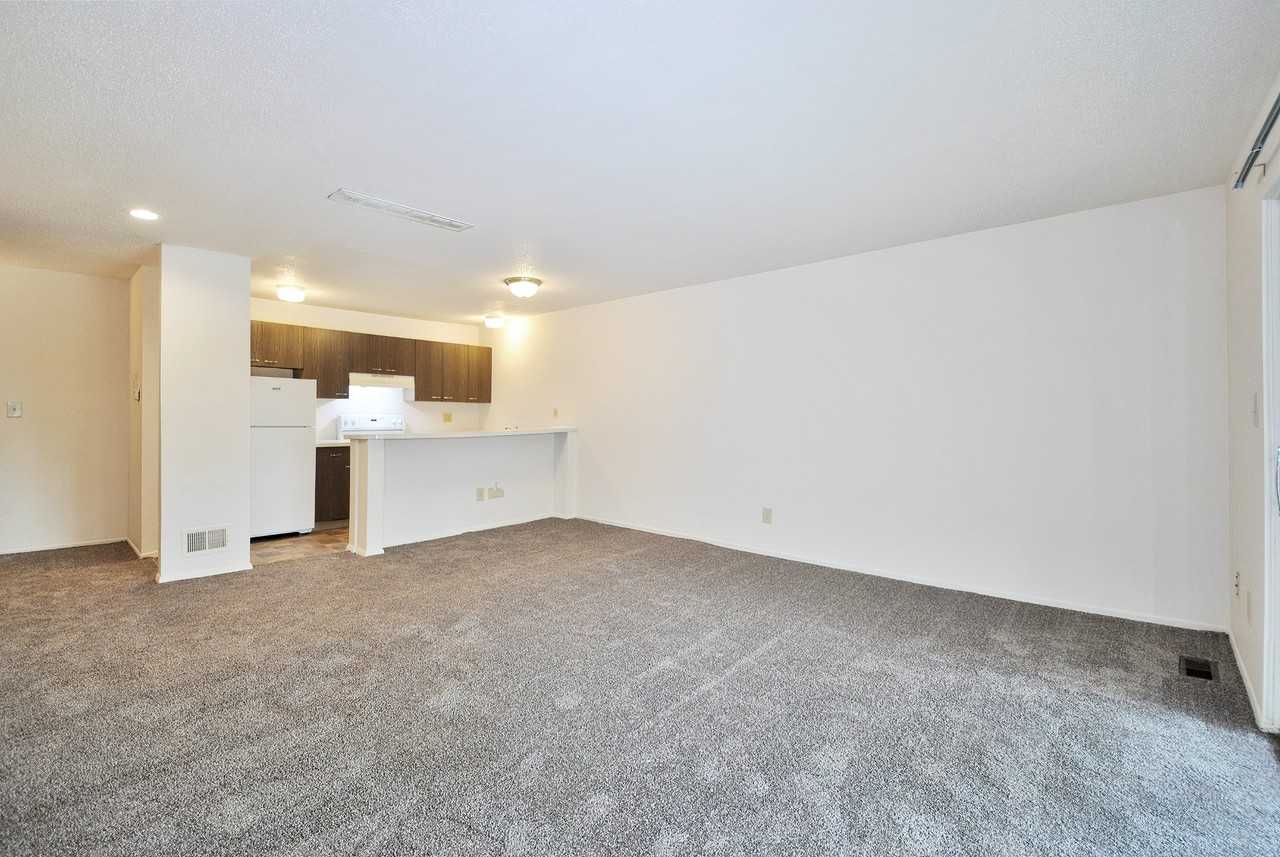 Carriage House Apartments - Photo 5 of 30