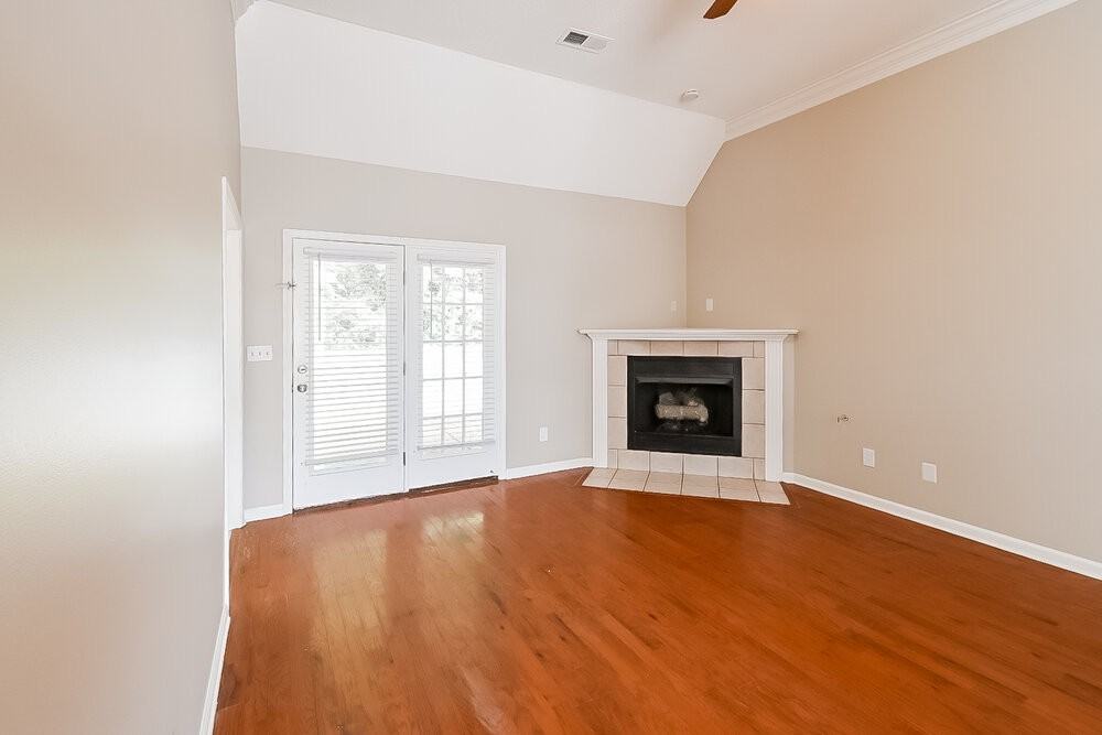 216 Fawn Dr N - Photo 5 of 17