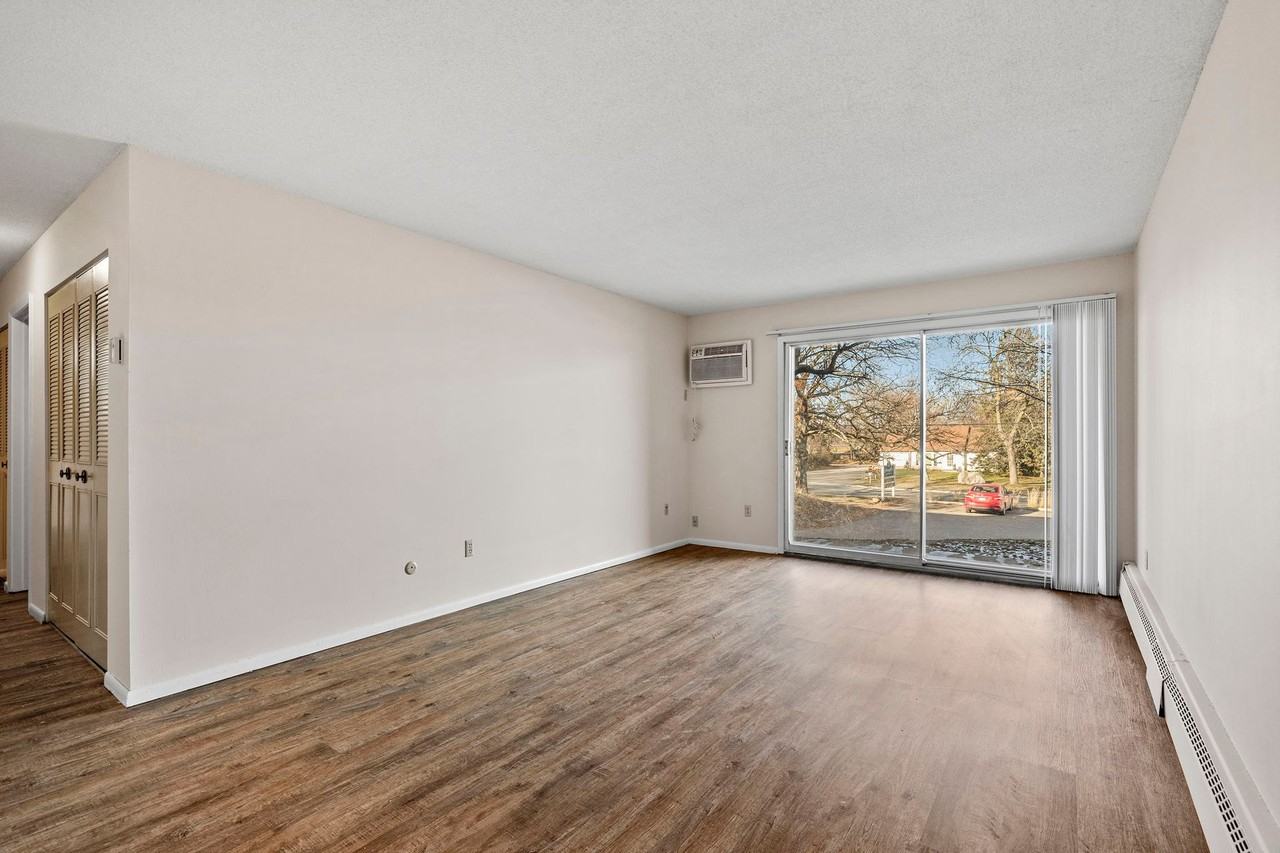 Cedarwood West Apartments | 2 - Photo 4 of 41