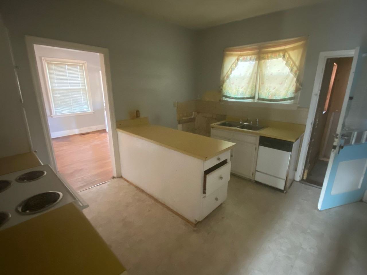 1102 Murphy Street - Photo 6 of 12