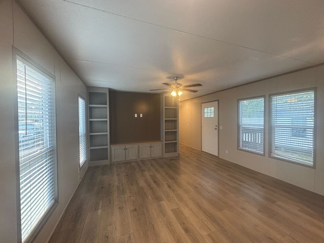 210 Betty - Photo 2 of 33