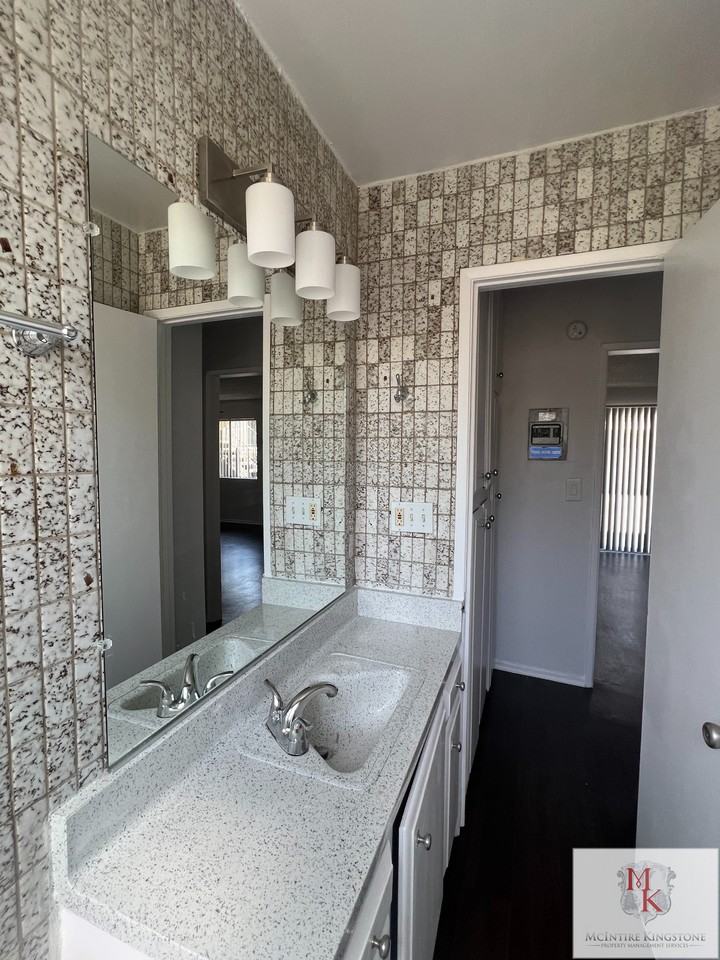 650 Glenoaks Boulevard #14 - Photo 7 of 8