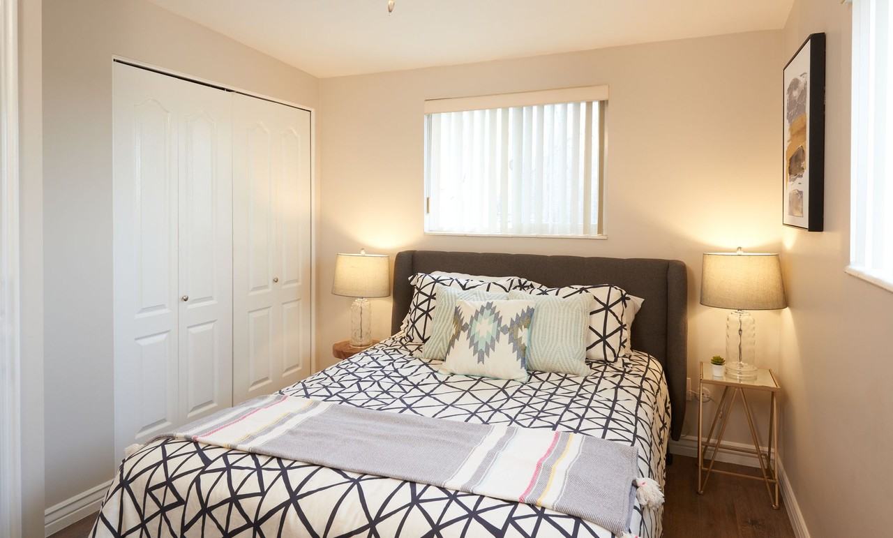 Lakewood Manor - Photo 2 of 9