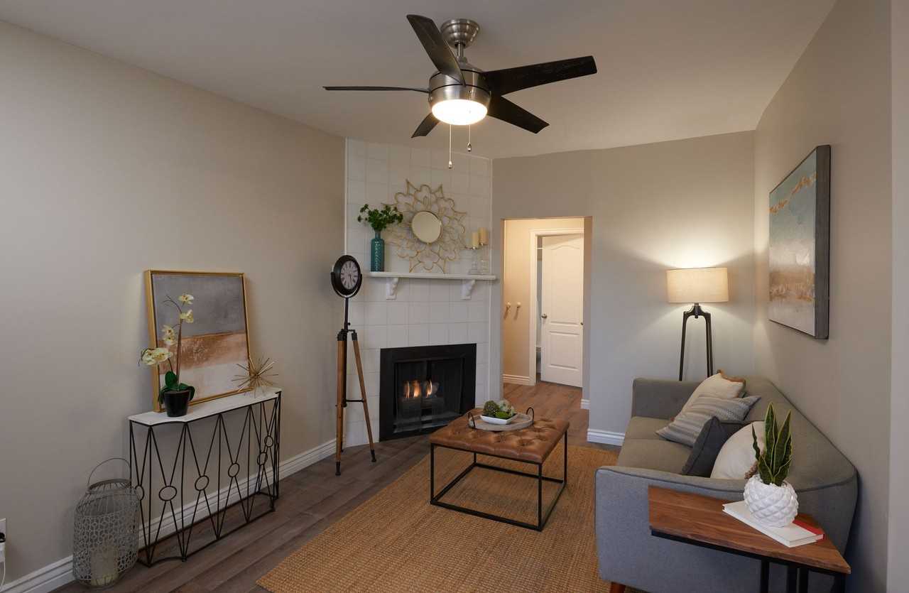 Lakewood Manor - Photo 5 of 9