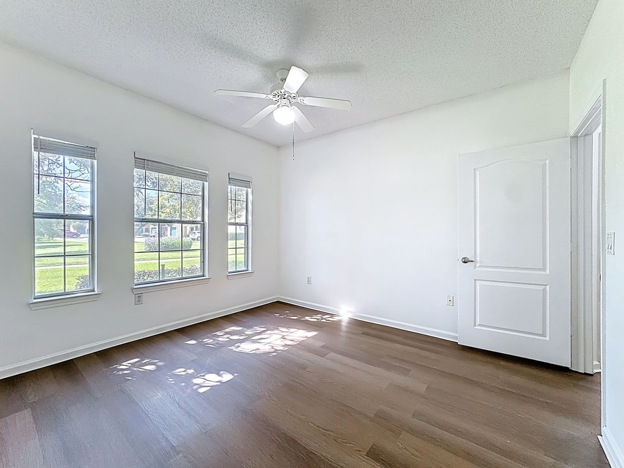 12107 Poppy Field Ln - Photo 4 of 40