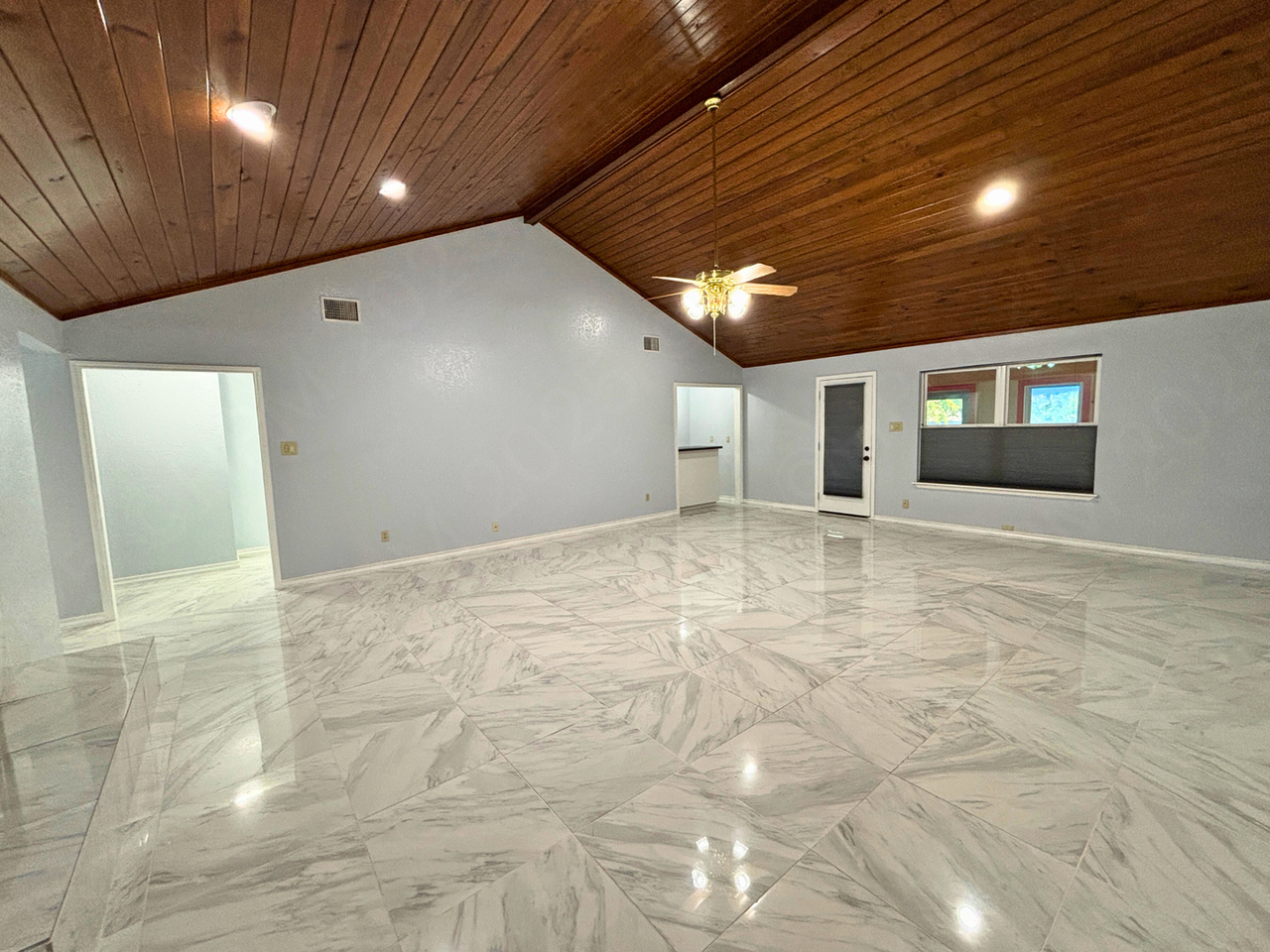 6318 Firestone Pkwy - Photo 5 of 25