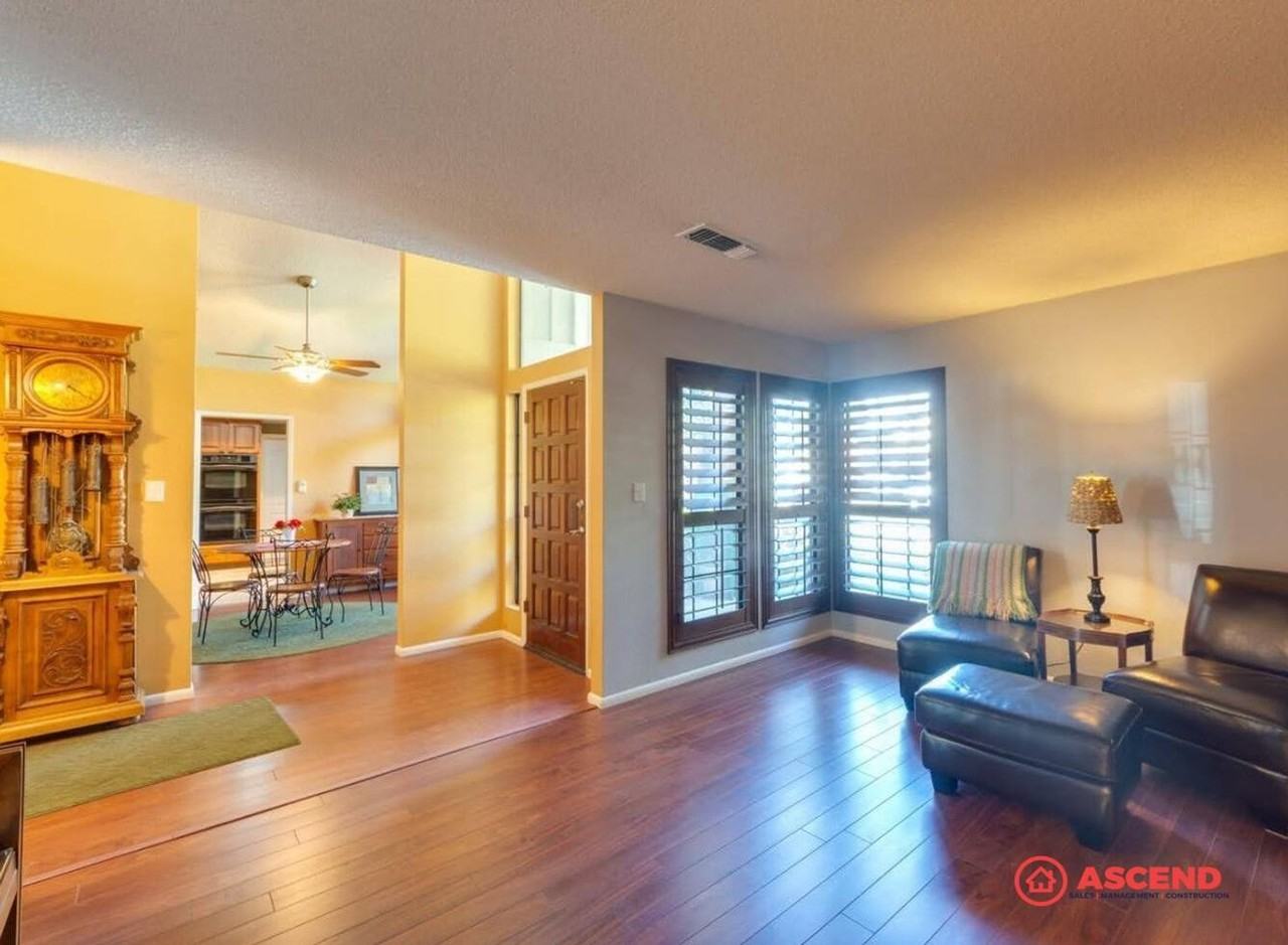 9809 Mesa Oak Dr - Photo 4 of 28