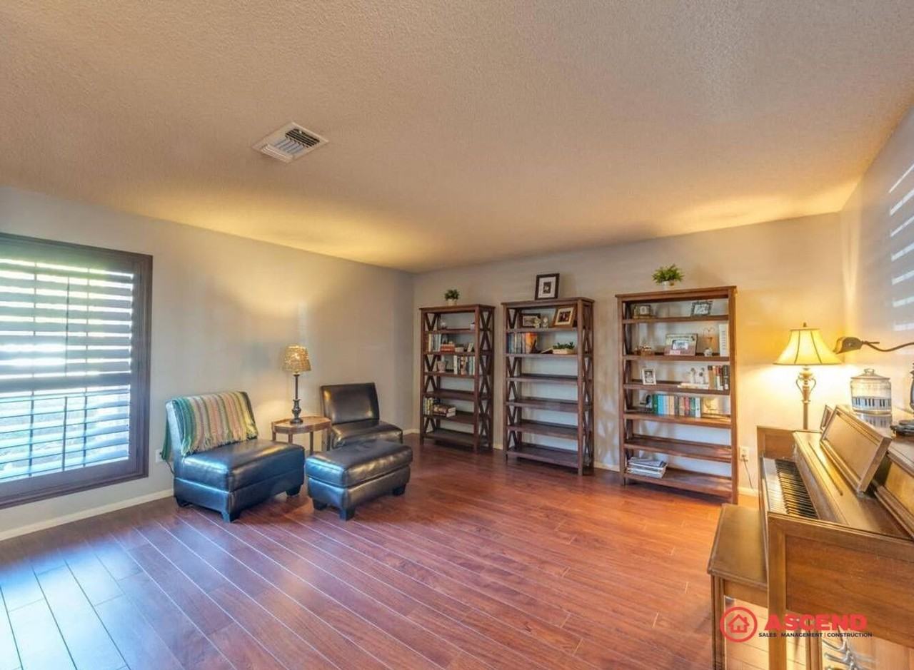 9809 Mesa Oak Dr - Photo 5 of 28