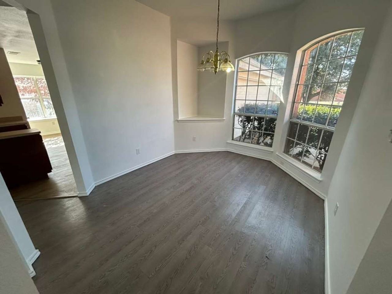 4504 Saint Francis Avenue - Photo 6 of 18