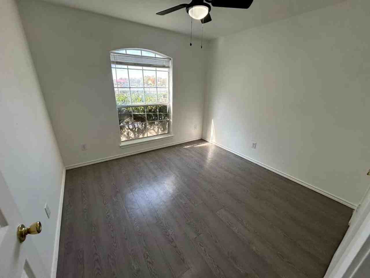 4504 Saint Francis Avenue - Photo 7 of 18