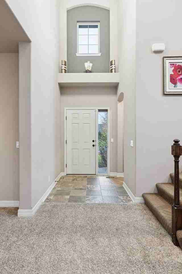 5508 South 165th Street - Photo 3 of 37