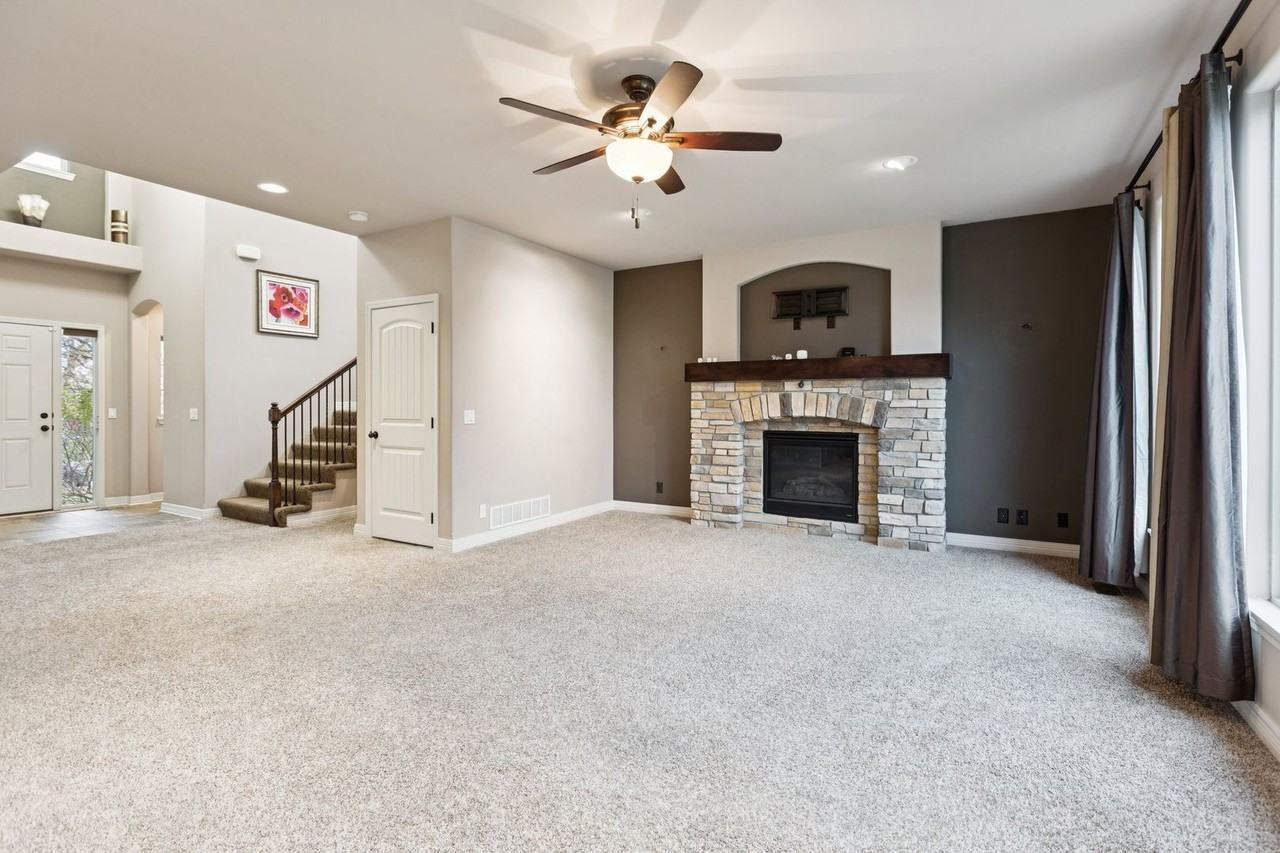 5508 South 165th Street - Photo 6 of 37