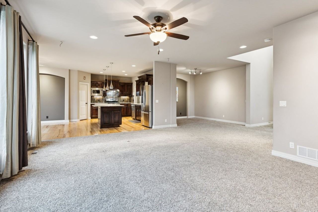 5508 South 165th Street - Photo 7 of 37