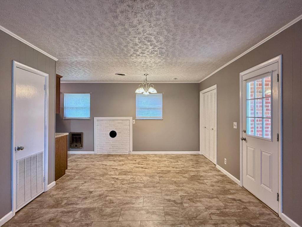 103 York Dr - Photo 6 of 16