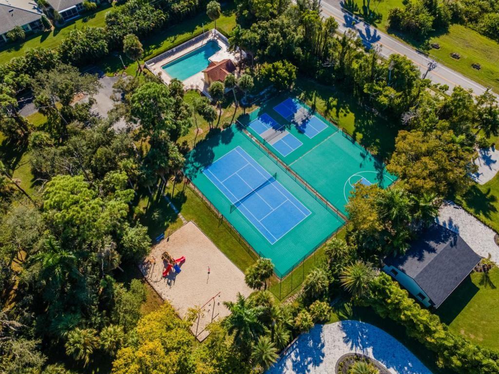 9841 Las Casas Dr - Photo 4 of 40