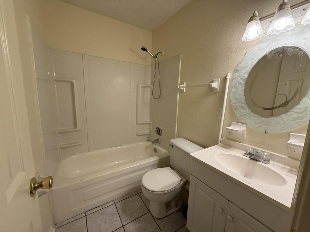 1621 42nd Street - Photo 3 of 11