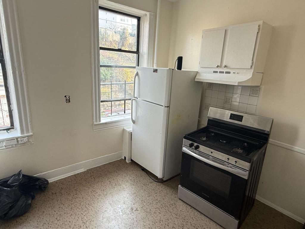 149 Oak Street - Photo 2 of 6