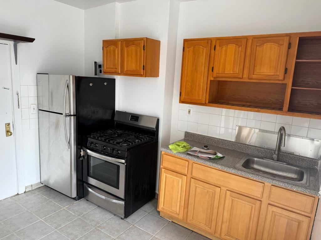 25 Van Cortlandt Park Avenue - Photo 2 of 8